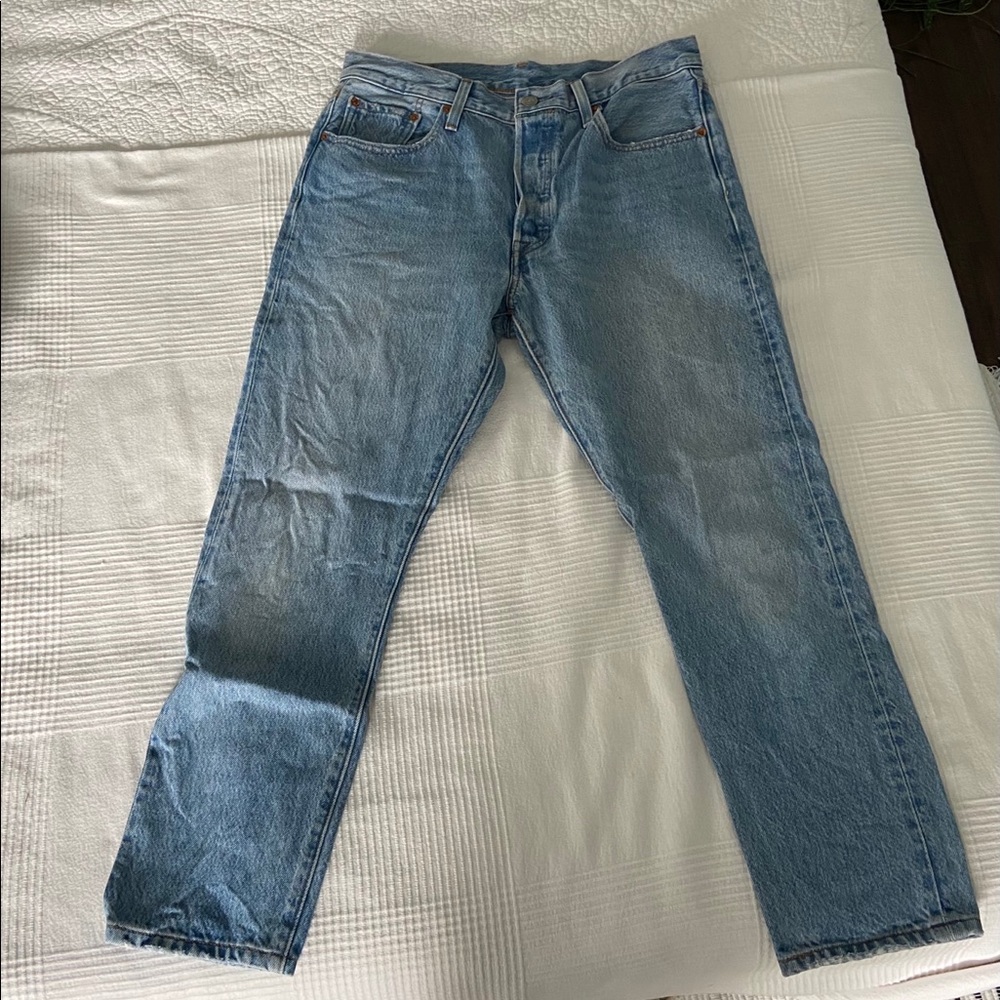 Levis High Rise Cropped Light Wash Denim